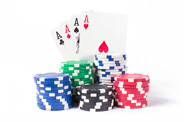 4 aces i pokera wióry - gambling chip gambling single object leisure games zdjęcia i obrazy z banku zdjęć