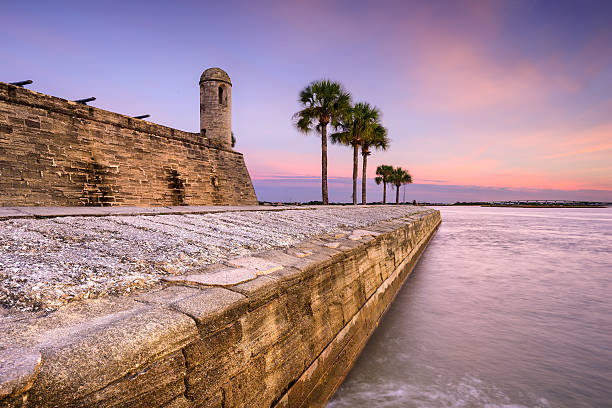 フォートにセントアウグスティン - st augustine florida usa fort ストックフォトと画像