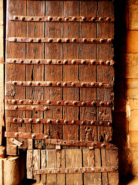歴史的な門 - wood sign old plank ストックフォトと画像