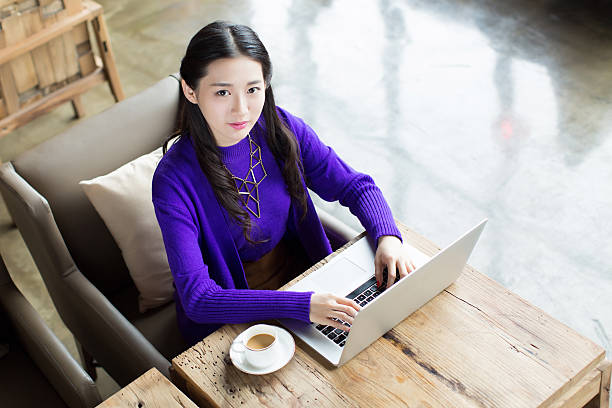 istock female staff in the Internet 480160118