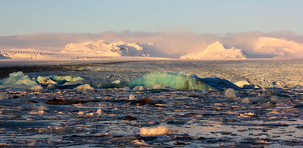 istock jokulsarlon lagoon sunrise 480169051