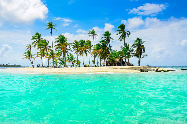 Paradise Tropical Island - San Blas archipelago in Panama Relaxing on paradise Tropical Island with white beach - Islands in the caribbean see kuna yala stock pictures, royalty-free photos & images