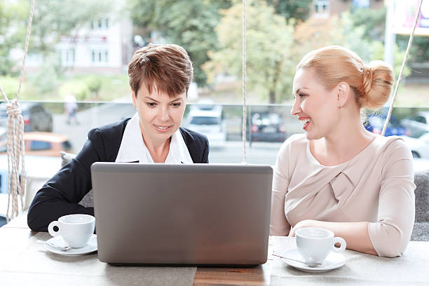 istock Businesswomen during a business lunch 480187426