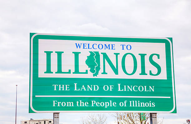 istock Welcome to Illinois sign 480195562