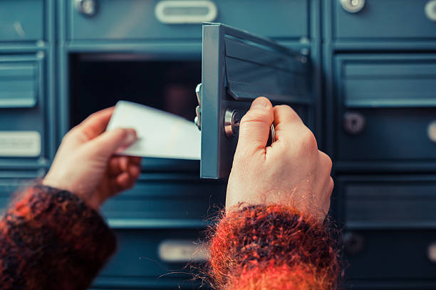 überprüfung nach mail - briefkasten stock-fotos und bilder