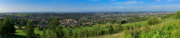 panorama-foto der west von bradford und stadtzentrum - bradford england stock-fotos und bilder