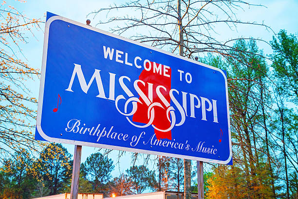 istock Welcome to Mississippi sign 480221510
