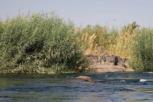 We take a closer look at life on Nile River while having a felucca sailboat ride from Aswan to Elephantine Island.