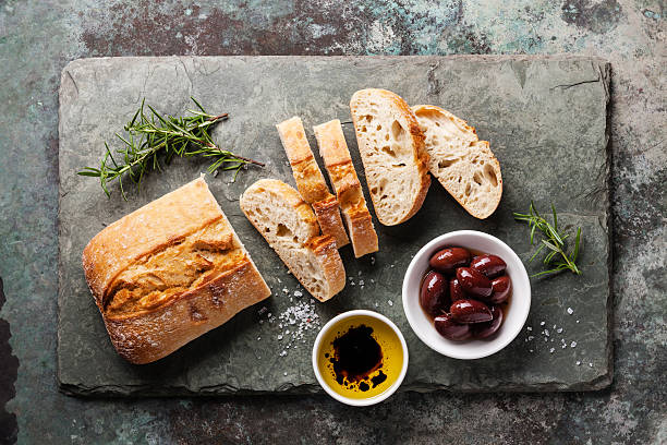 치아바타 빵, 올리브 오일, 올리브 - balsamic vinegar 뉴스 사진 이미지