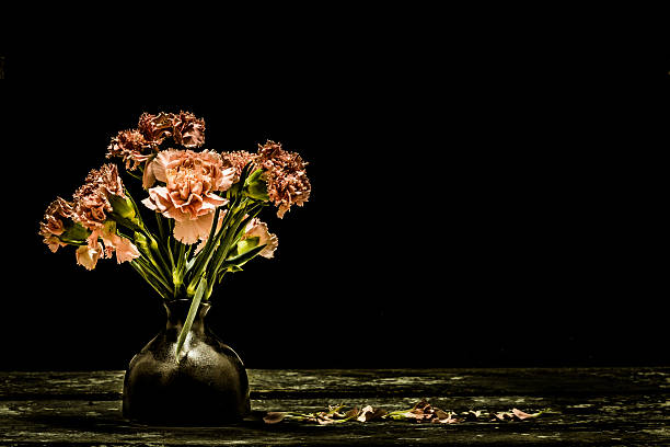 istock flowers in a vase 480289332