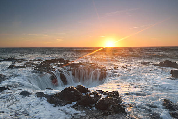 istock Thor's Well sunset, Cape Perpetua, Oregon 480291900