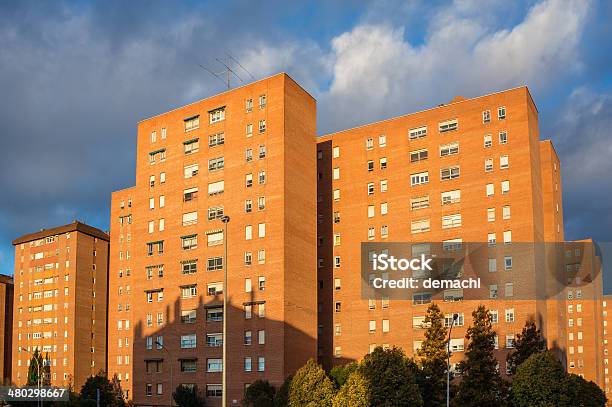 Blocos De Apartamentos Do Conselho - Fotografias de stock e mais imagens de Ao Ar Livre - Ao Ar Livre, Apartamento, Arquitetura