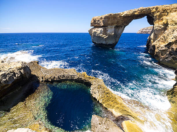 azure ventana con plano en gozo, malta - gozo malta natural arch natural phenomenon fotografías e imágenes de stock