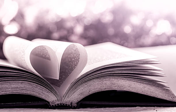 istock Heart book page on bokeh background in vintage effect style 480326860