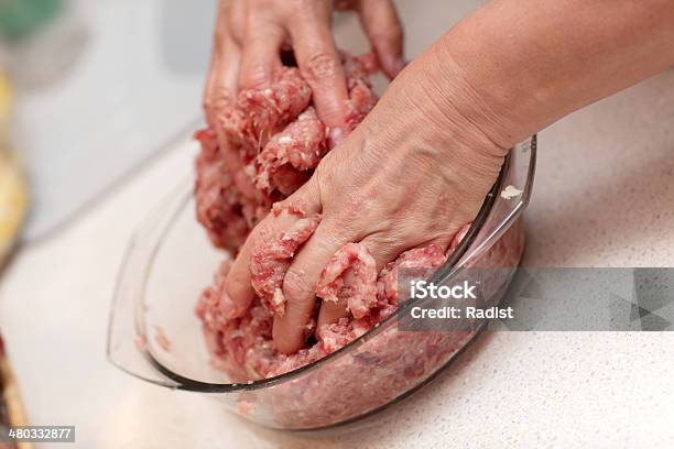 みじん切りクックを - 肉のストックフォトや画像を多数ご用意 - 肉, キッチン, 混ぜる