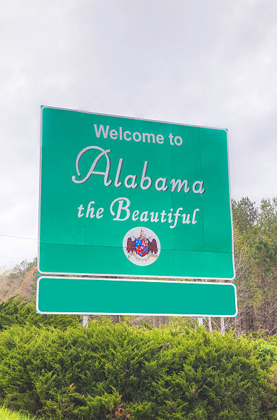 istock Welcome to Alabama the Beautiful sign 480336592