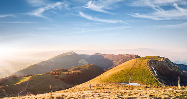 istock Bright sunset over majestic rolling landscape mountain scenic view 480337094