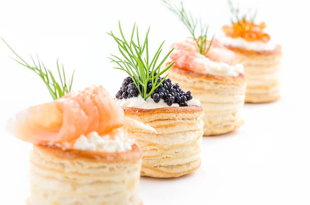 gebäck mit lachs, kaviar und shrimps - japanese cuisine appetizer gourmet caviar stock-fotos und bilder