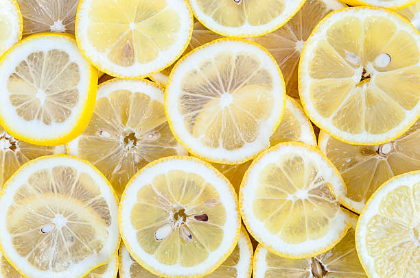 배경 레몬 슬라이스 - lemon textured peel portion 뉴스 사진 이미지
