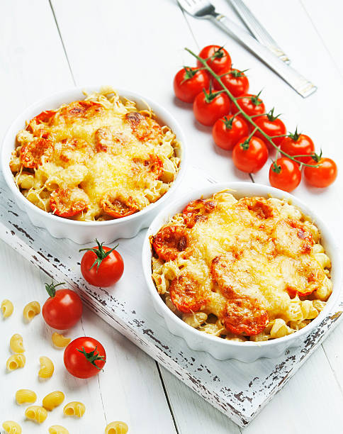 Pasta baked with tomato and cheese