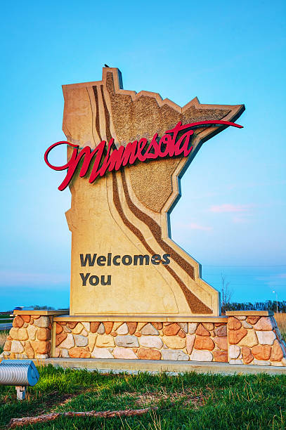 istock Minnesota welcomes you sign 480347092