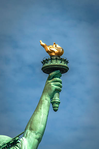 «факел lady liberty - statue of liberty фотографии стоковые фото и изображения