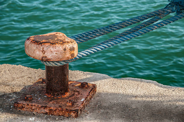 istock Old mooring post with a blue rope on harbor 480376229