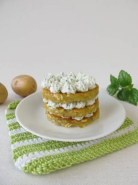 Layered potato pancakes with cream cheese - Kartoffeltörtchen mit Kräuterfrischkäse