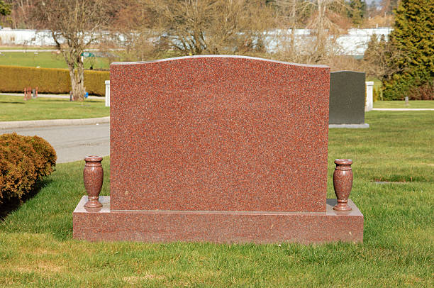 istock Rose Color Tombstone 480391071