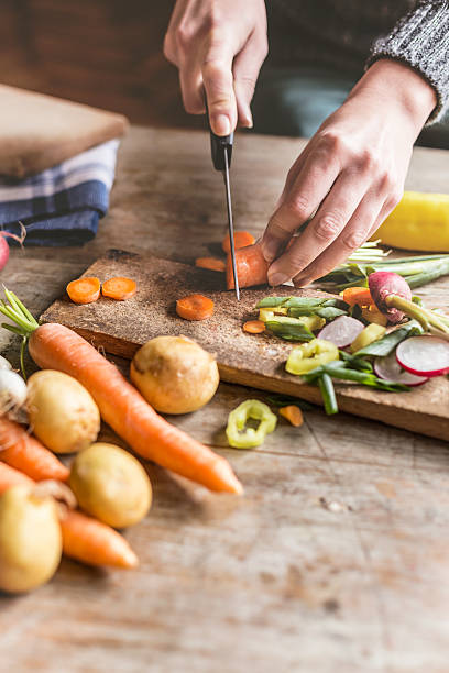 cortar ingredientes alimentares - ready to cut - fotografias e filmes do acervo