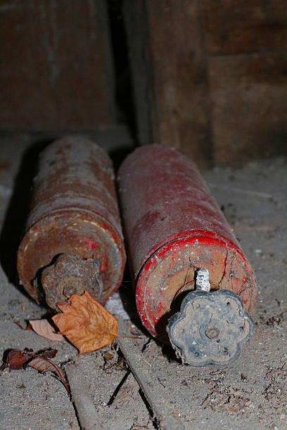 botella de gas - vergessen fotografías e imágenes de stock