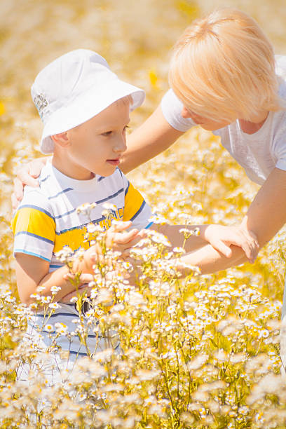 istock Son gives flowers to mother 480400746
