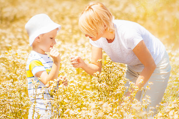 istock Son gives flowers to mother 480400770