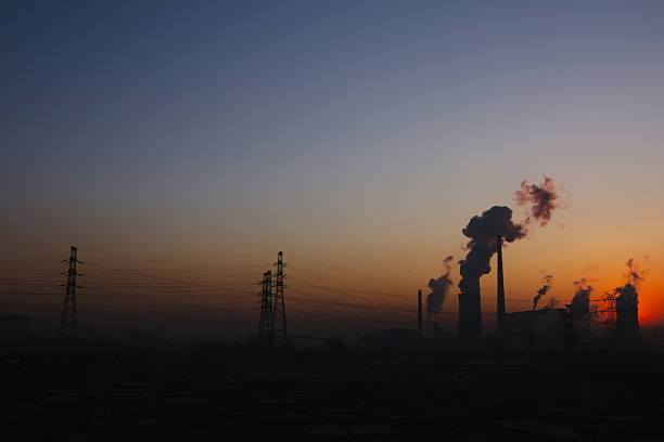 centrale thermo-électrique - beijing air pollution china smog photos et images de collection