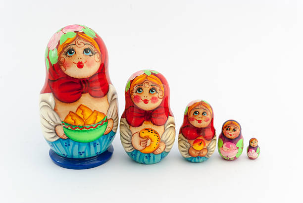 흰색 배경의 마트료시카 - doll russian nesting doll nested family 뉴스 사진 이미지