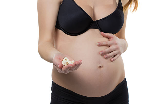 schwangerschaft und medikamente - medicine human pregnancy addiction prescription medicine stock-fotos und bilder