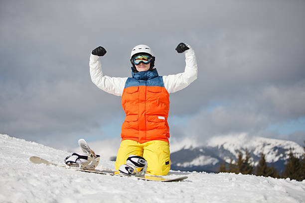 istock female snowboarder against sun and sky 480464561