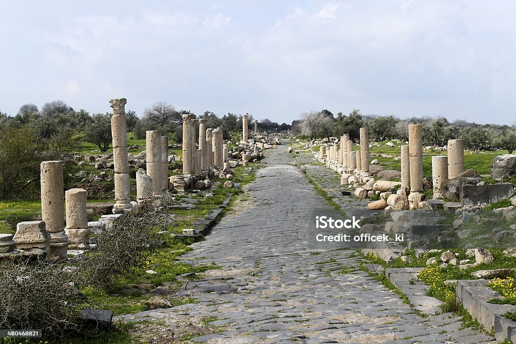 Roman road in Umm Qais in Jordanien - Lizenzfrei Anhöhe Stock-Foto