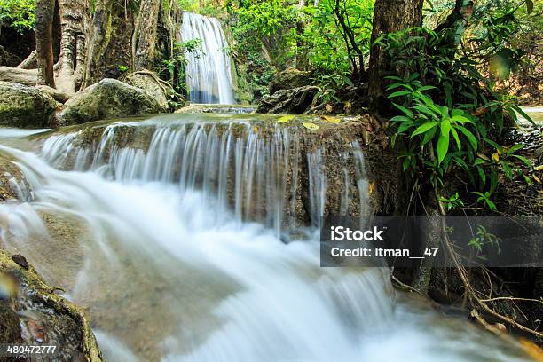 Cascadas De Erawan Kanchanaburi Tailandia Foto de stock y más banco de imágenes de Agua - Agua, Aire libre, Ajardinado