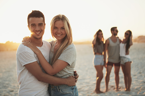 Shot of a young couple on the beach with their friends in the backgroundhttp://195.154.178.81/DATA/i_collage/pu/shoots/805249.jpg
