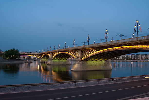 маргит или маргарет мост - margit bridge фотографии стоковые фото и изображения