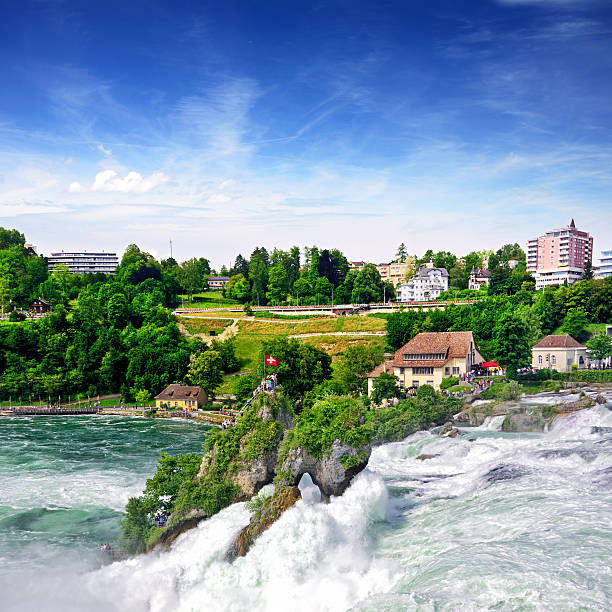 chutes du rhin - rhine falls photos et images de collection