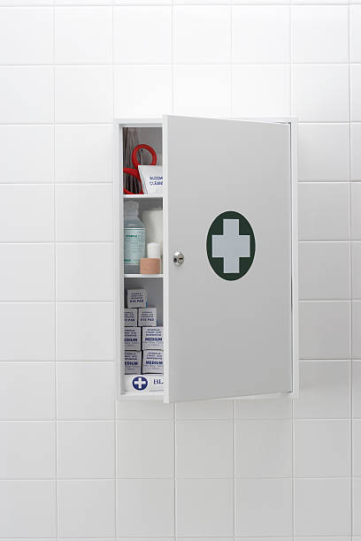 医療キャビネット - medicine cabinet 写真 ストックフォトと画像