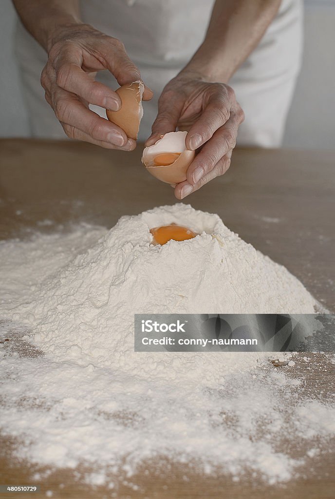 Preparación de la masa de pasta - Foto de stock de Blanco - Color libre de derechos