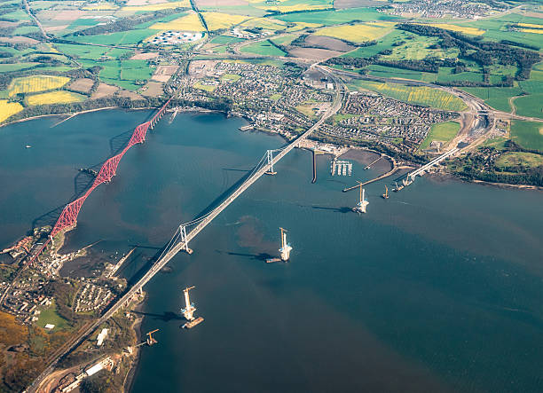 공중 뷰 퀸스페리 건널목 동안 공사장 - firth of forth rail bridge bridge edinburgh europe 뉴스 사진 이미지