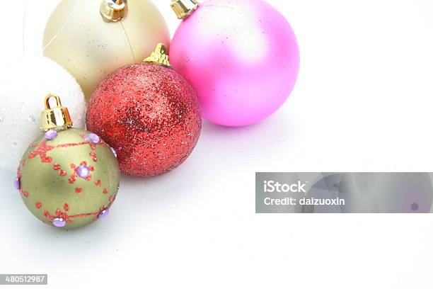 Foto de Bola De Natal e mais fotos de stock de Amarelo - Amarelo, Bola de Árvore de Natal, Branco