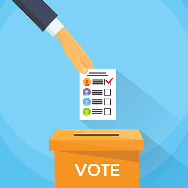 vote hand tempatkan kertas daftar surat suara di kotak suara - daftar slot ilustrasi stok
