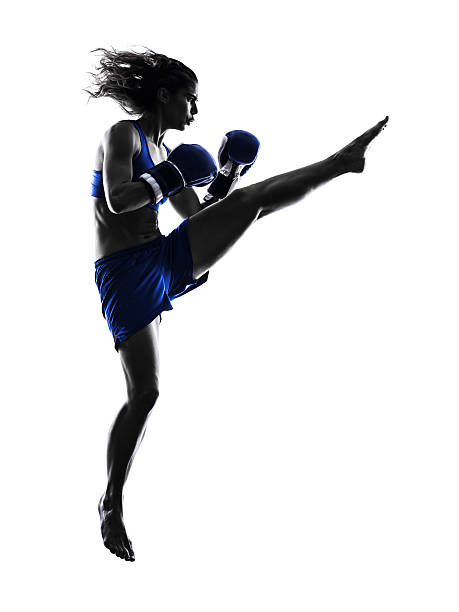 여자 boxer 권투 킥복싱 실루엣 격리됨에 - muay thai kickboxing women martial arts 뉴스 사진 이미지