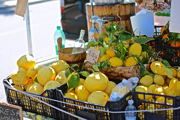 istock Lemon stand in Sorrento 480553832