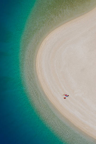 istock Girl and the sea 480558551